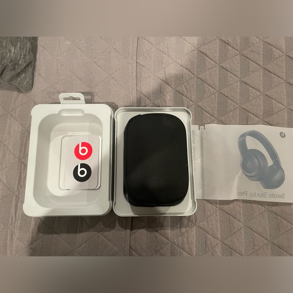 Beats Studio Pro - Wireless Noise Cancelling Over-the-Ear Headphones-color BLACK - Picture 1 of 2